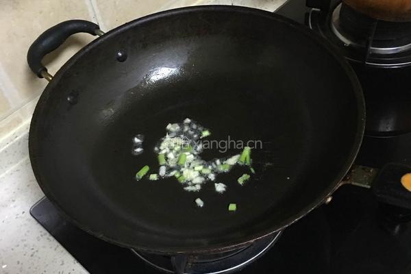 土豆豆角炖灌肠的做法图解2