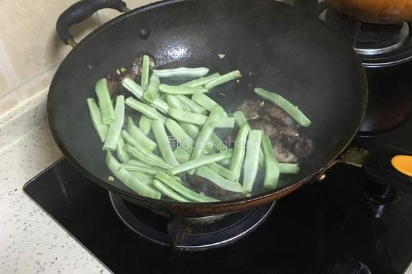 土豆豆角炖灌肠的做法图解4