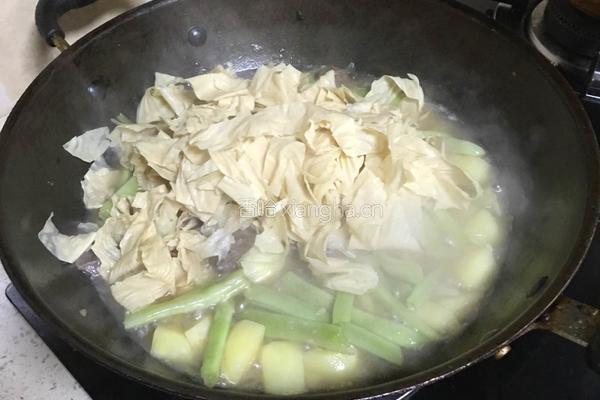 土豆豆角炖灌肠的做法图解8