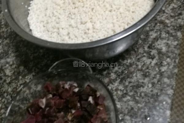 腊肉红豆粽子的做法图解2