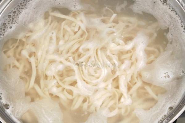 西红柿鸡蛋面的做法图解3