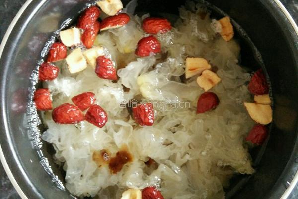 桃胶炖银耳的做法图解5