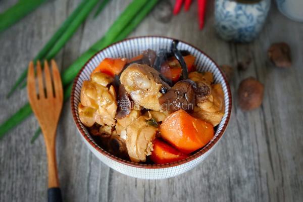 榛蘑炖鸡腿的做法图解10
