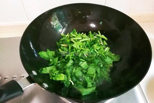 菜油肉丝菠菜汤的做法图解5