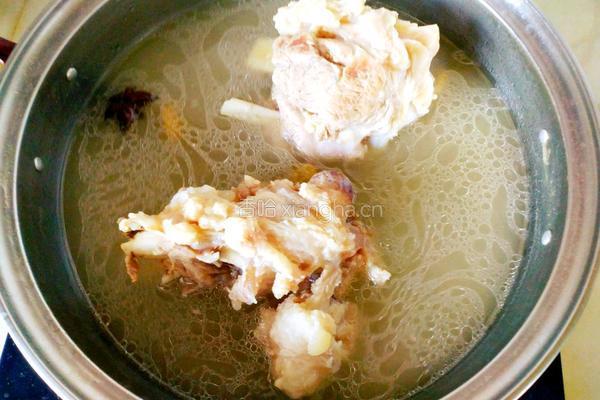 白萝卜炖大骨的做法图解15