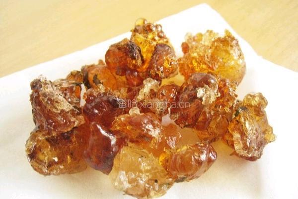 牛奶木瓜炖桃胶的做法图解1