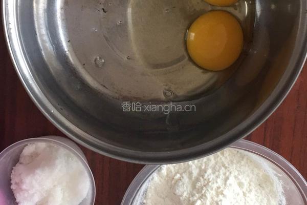 宝宝蛋黄饼干的做法图解1