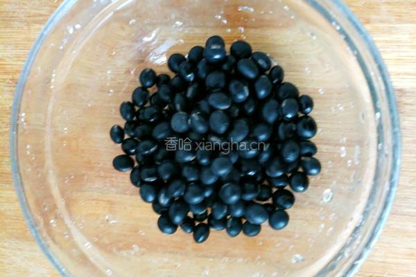黑豆饭的做法图解1