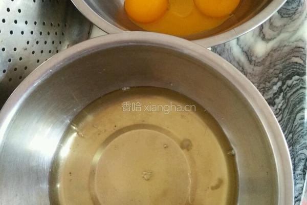 电饭堡做蛋糕的做法图解1