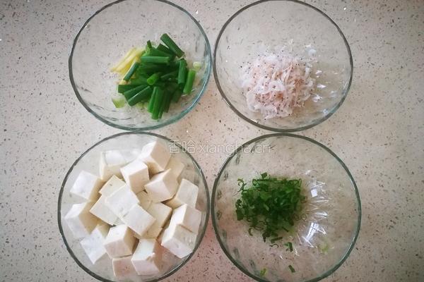 葱香虾皮豆腐汤的做法图解1