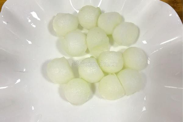 虾仁炖冬瓜球的做法图解2
