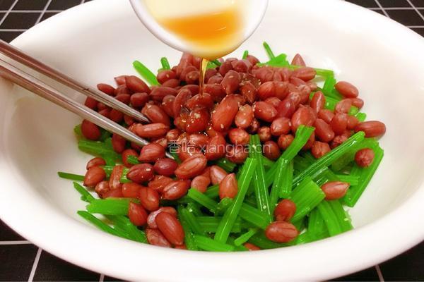 芹菜炝花生米的做法图解14