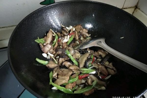 干香菇炒五花肉的做法图解11