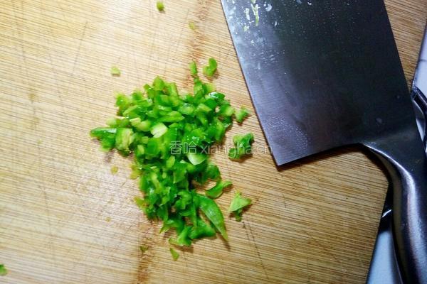 凉拌松花蛋 三分钟就能出菜的做法图解3