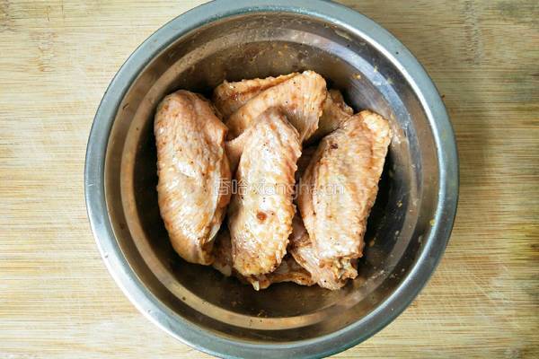 香辣烤鸡翅的做法图解3