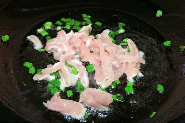 黄花菜炒肉丝的做法图解6