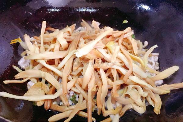 黄花菜炒肉丝的做法图解7