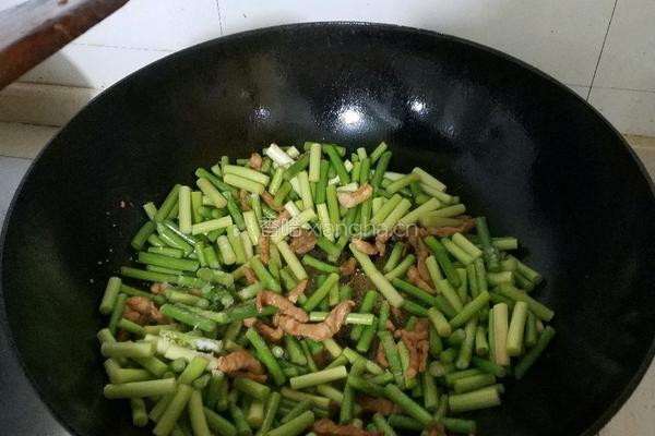 蒜苔炒肉丝的做法图解4