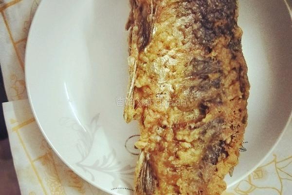 油炸鲤鱼的做法图解3