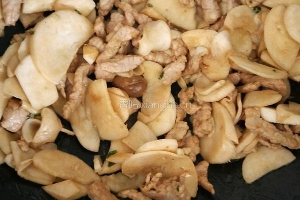 杏鲍菇炒肉的做法图解8
