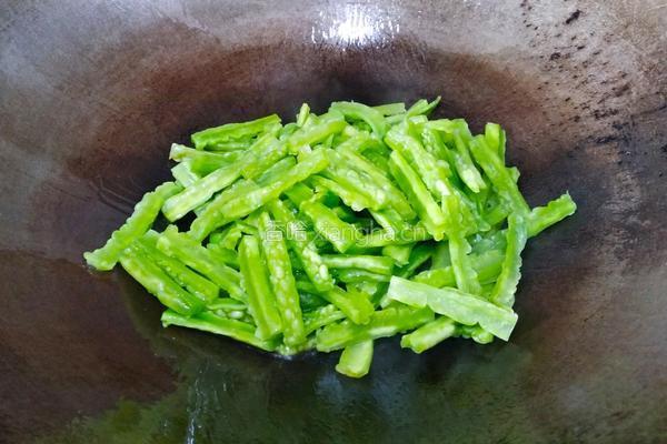 干煸苦瓜的做法图解12