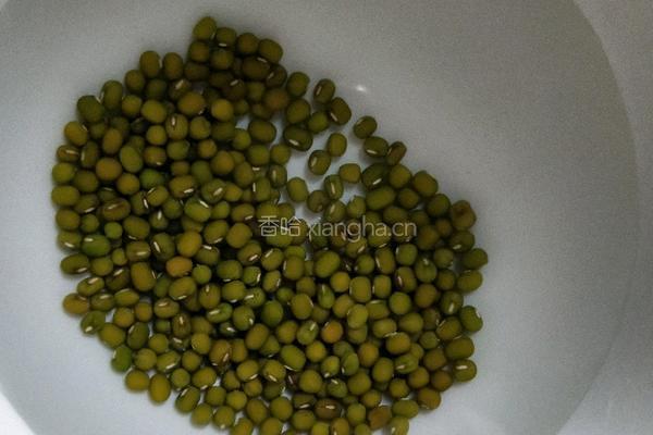 大米绿豆粥的做法图解2