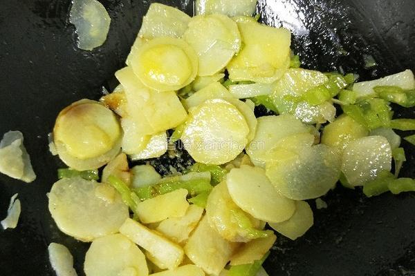 尖椒炒土豆片的做法图解5