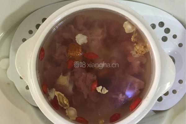 桂圆枸杞花旗参炖猪肉的做法图解3