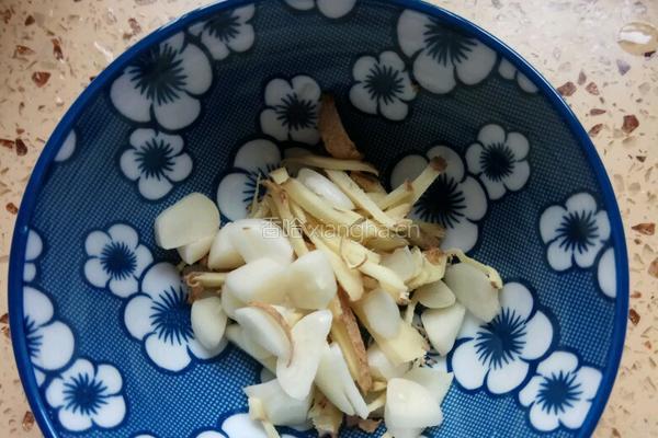 酸辣肥肠的做法图解3