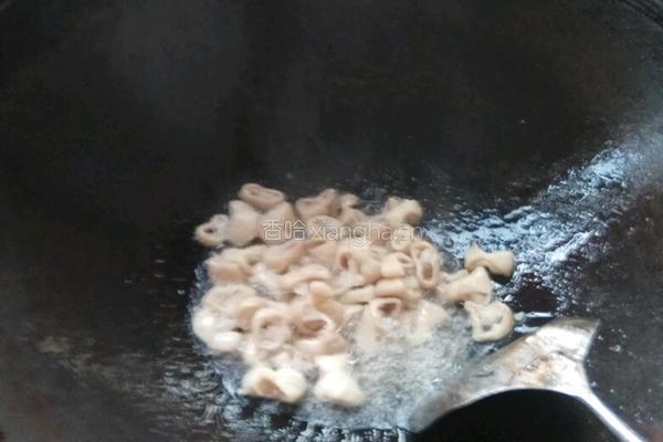 酸辣肥肠的做法图解5