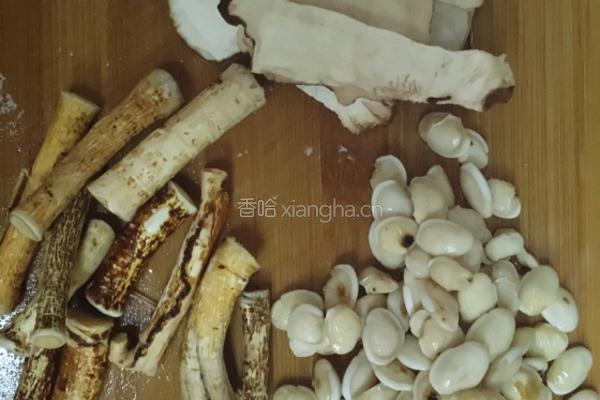 五指毛桃土茯苓猪腱汤的做法图解1