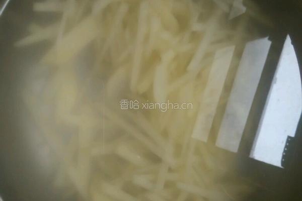 青椒土豆的做法图解2