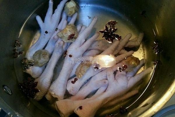 泡椒凤爪的做法图解2