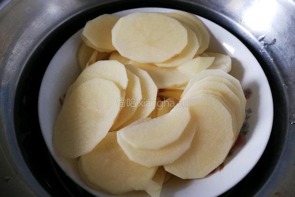 笑脸土豆饼的做法图解1