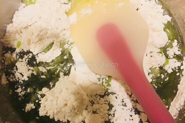 菠菜戚风蛋糕的做法图解4