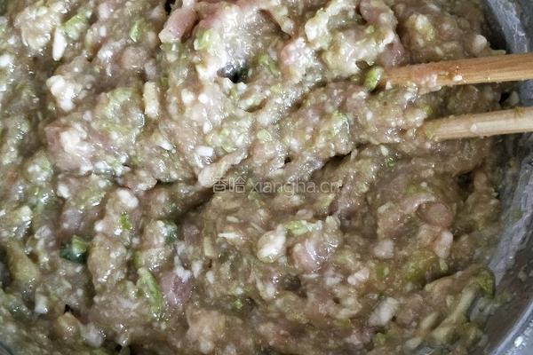 角瓜辣椒肉馅饺子的做法图解8