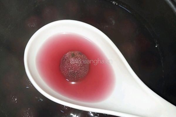 酸酸甜甜杨梅汤的做法图解3