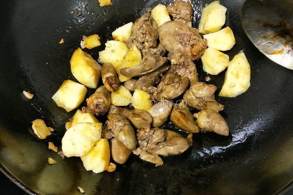 鸡肝炖土豆的做法图解6