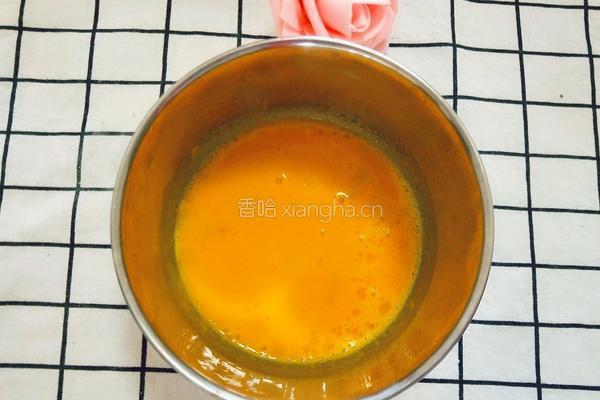 宝宝南瓜纸杯蛋糕的做法图解3