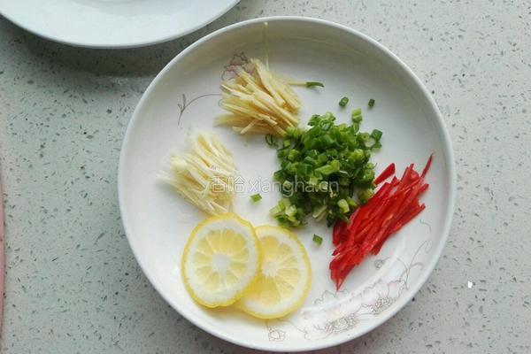 清蒸淡水鱼的做法图解2