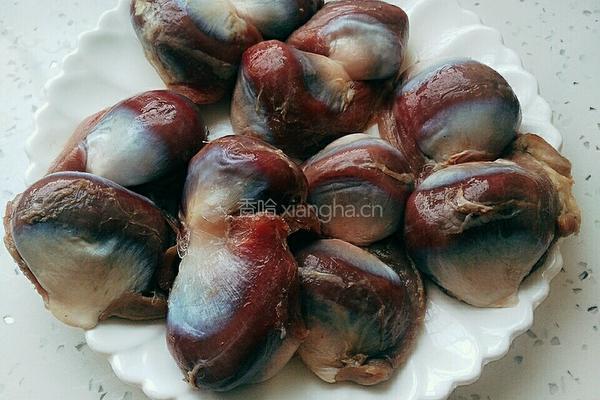 双椒炒鸭胗的做法图解1
