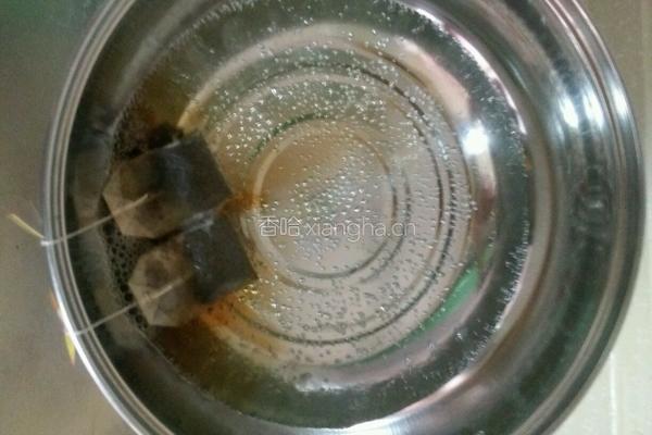 炼乳奶茶的做法图解2