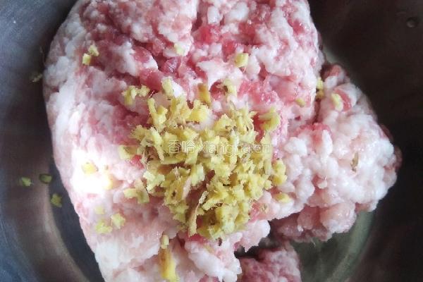 韭菜水饺的做法图解1