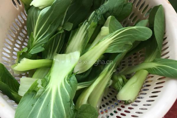 油菜炒鸡蛋的做法图解1