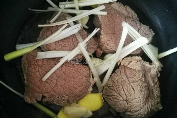 卤牛肉的做法图解7