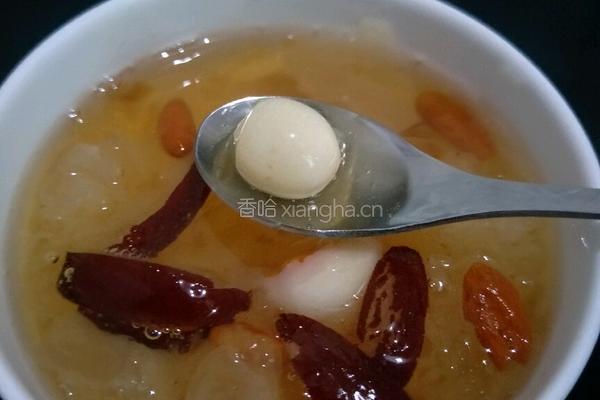 桃胶红枣银耳羹的做法图解5