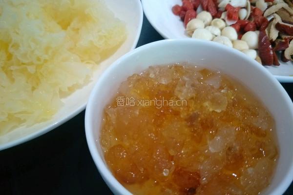 桃胶红枣银耳羹的做法图解4