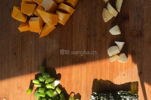 南瓜紫菜蛋花汤的做法图解1