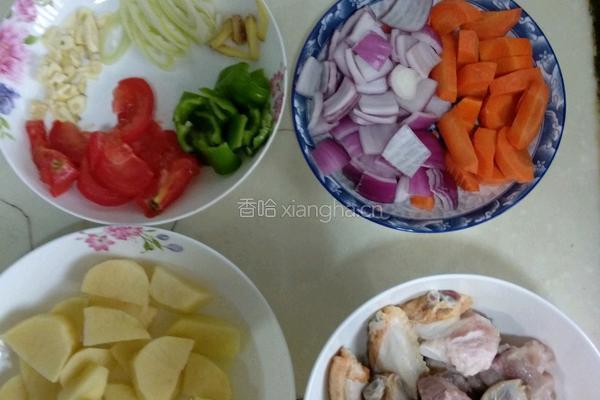 土豆胡萝卜炖鸡肉排骨的做法图解1