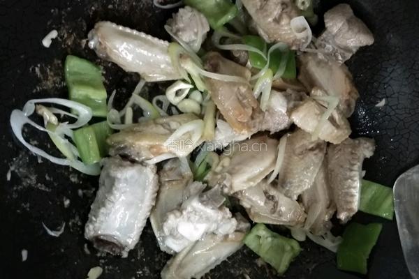 土豆胡萝卜炖鸡肉排骨的做法图解10